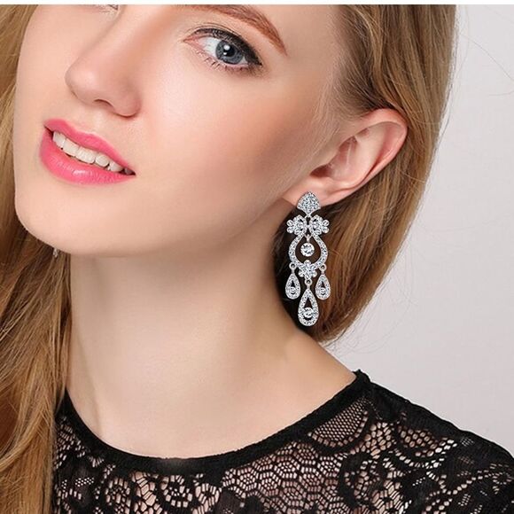 NWT Beautifully Elegant Chandelier Earrings - Picture 4 of 7